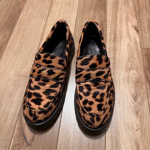 Tory Burch leopard print classic lug loafer - Picture 2 of 7